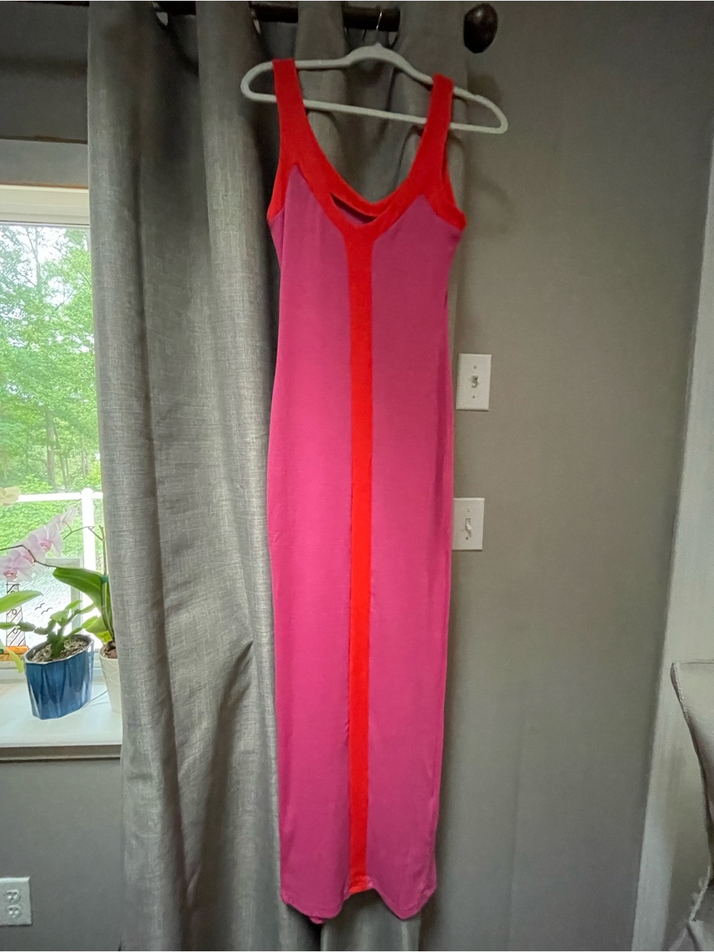 Micas Sleek Pink Maxi Dress with Bold Red Stripe - Picture 3 of 7